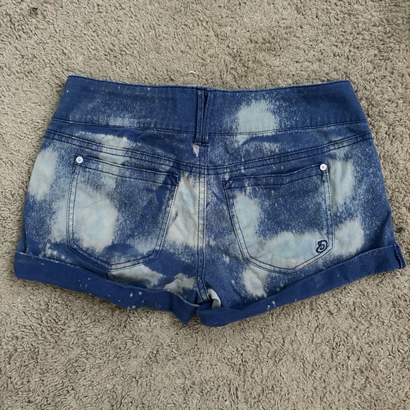 Blue Acid Wash Low Rise Shorts Size 5 - Picture 3 of 5